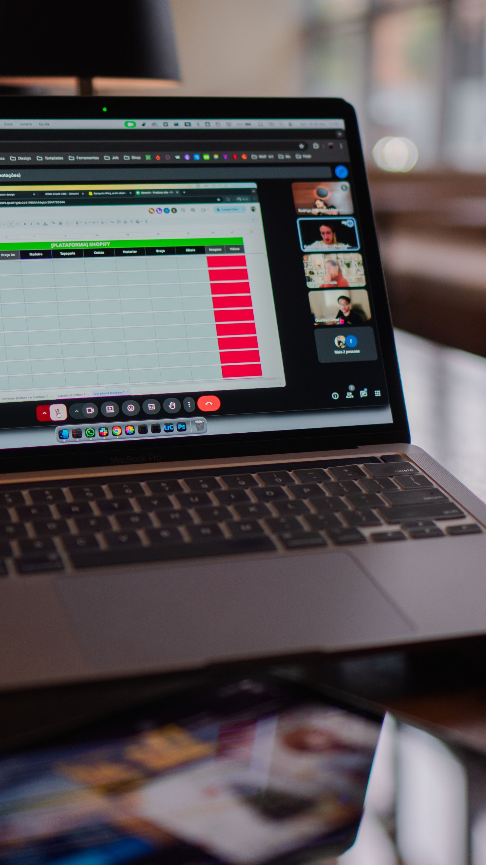 KI Microsoft 365: Digitale Zusammenarbeit mit Videokonferenz und gemeinsamer Tabelle